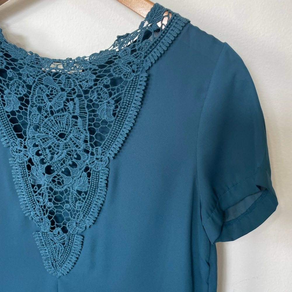 Lush Lace detail crop top - Picture 3 of 6